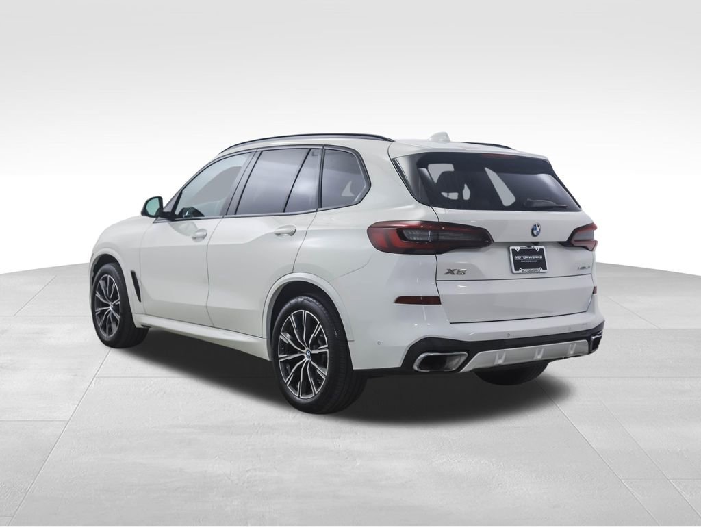 Used 2021 BMW X5 xDrive40i w/ M Sport Package image 3