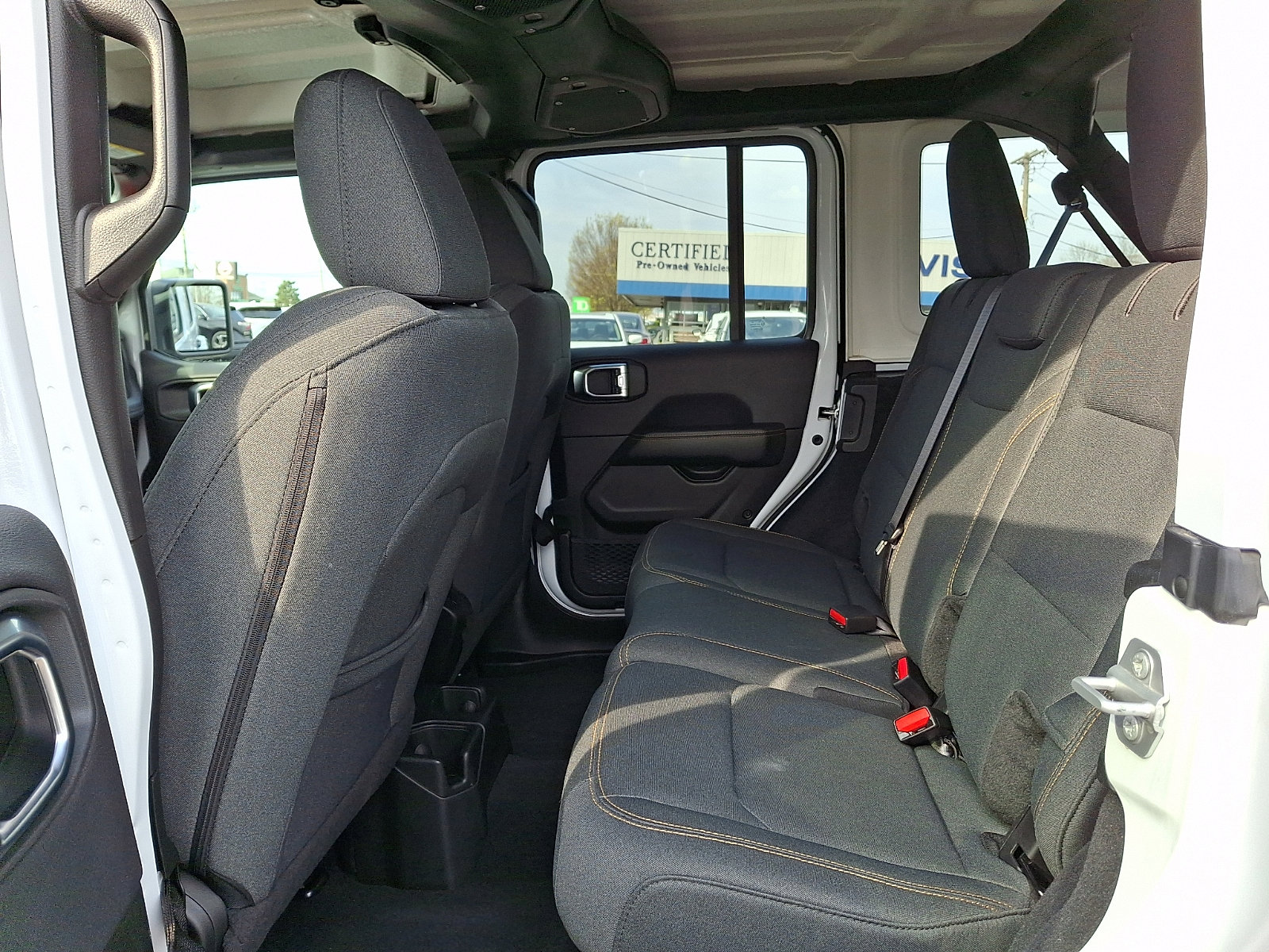 Used 2025 Jeep Wrangler Unlimited Sahara AWD/4WD image 10