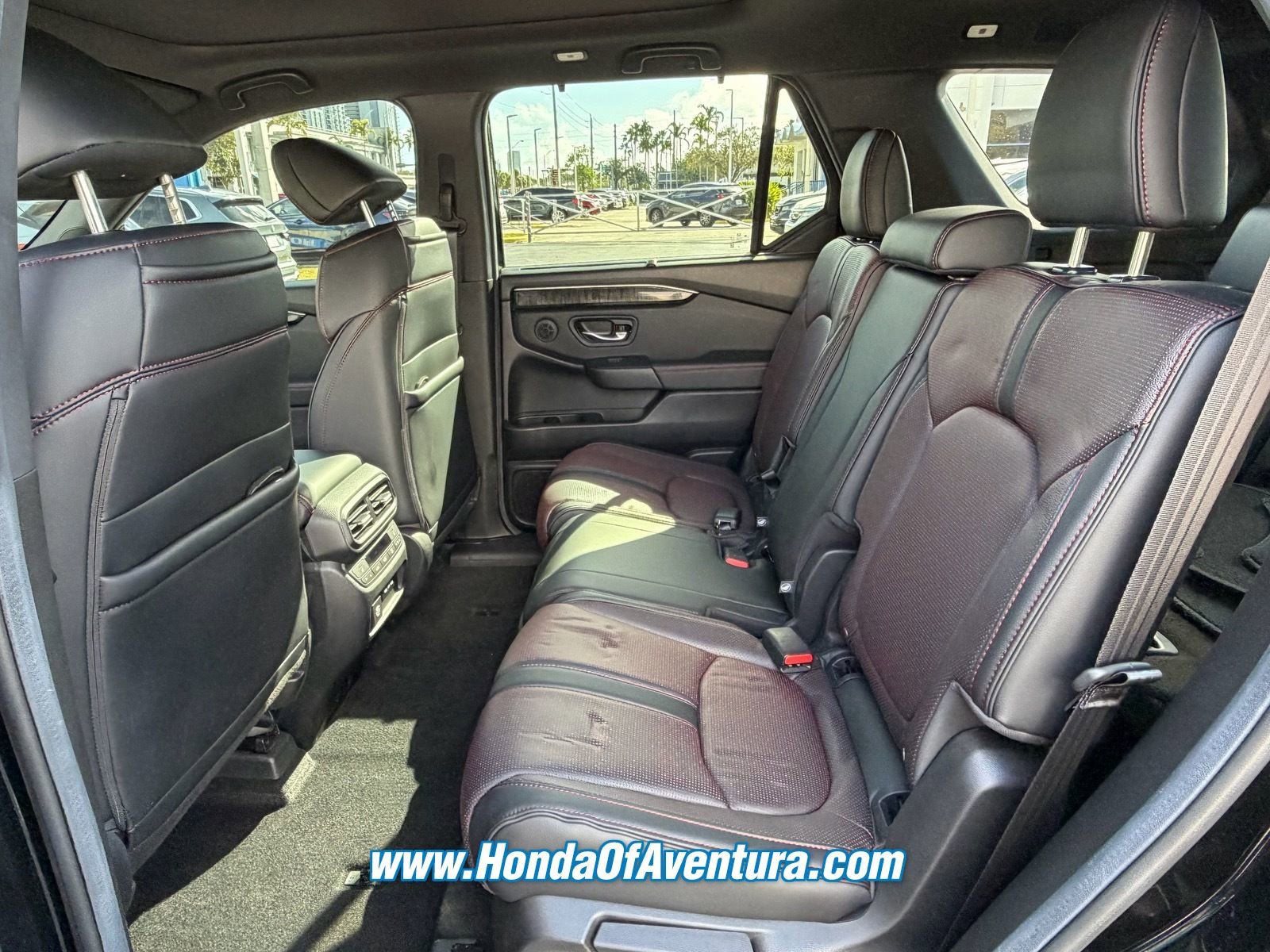 Certified 2025 Honda Pilot Black Edition image 6