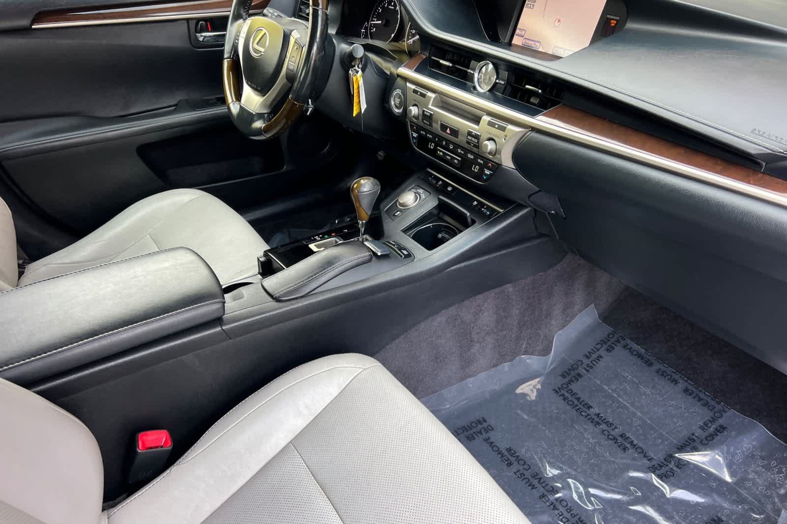 Used 2014 Lexus ES 350 w/ Luxury Package FWD image 16