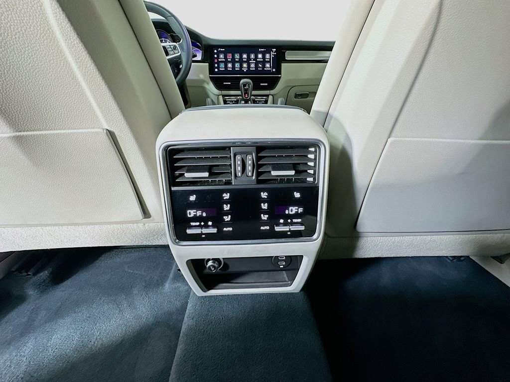 Certified 2023 Porsche Cayenne Platinum Edition AWD/4WD image 27