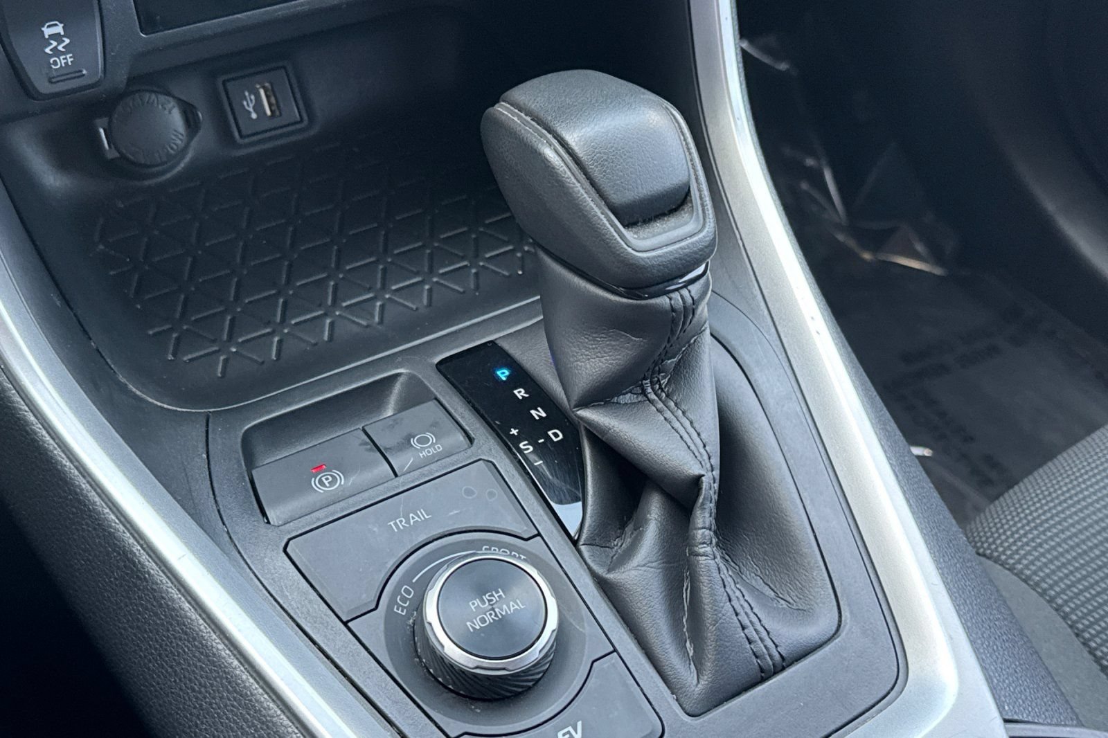 Certified 2024 Toyota RAV4 LE AWD/4WD image 27
