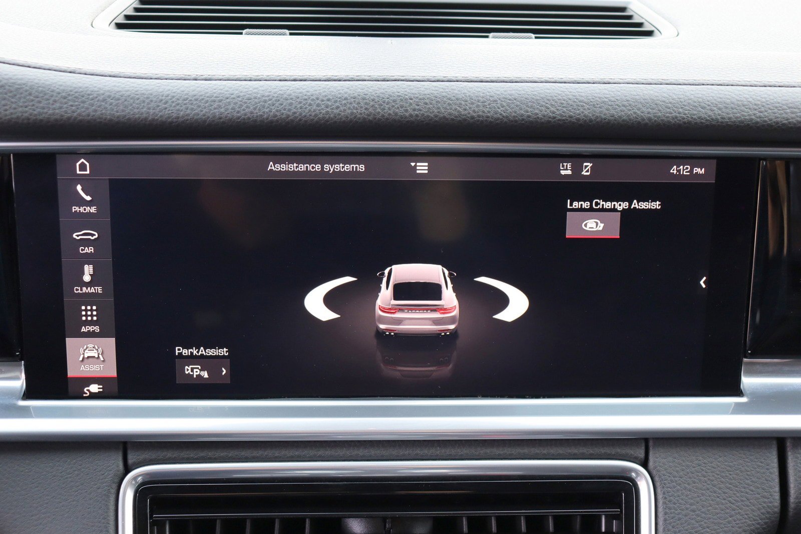 Used 2018 Porsche Panamera 4 w/ Premium Package Plus image 39