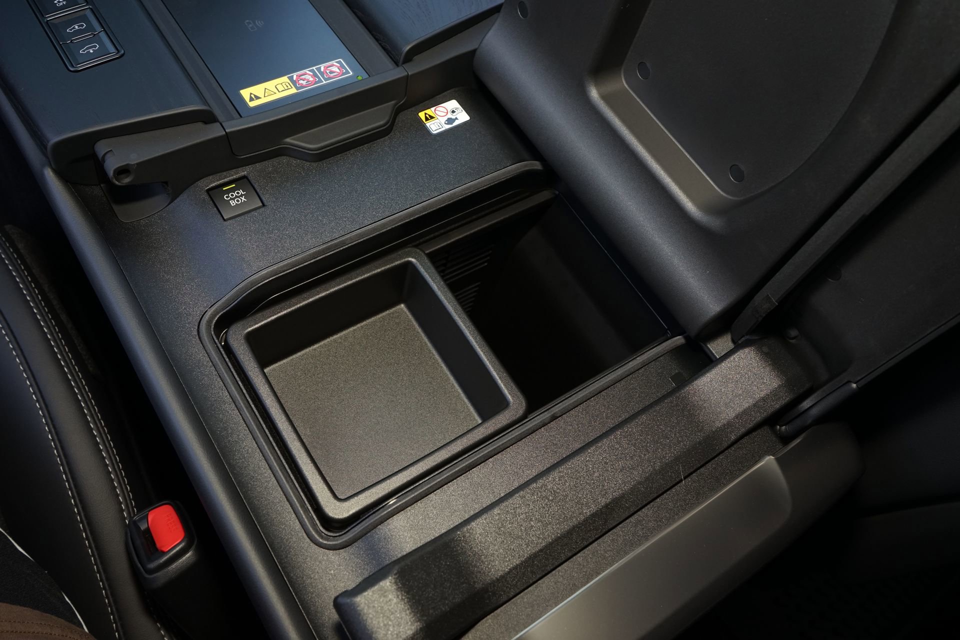 Used 2025 Lexus LX 600 4WD w/ Accessory Package (2T) image 21