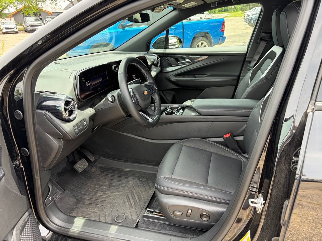 Used 2024 Chevrolet Blazer EV LT AWD/4WD image 11