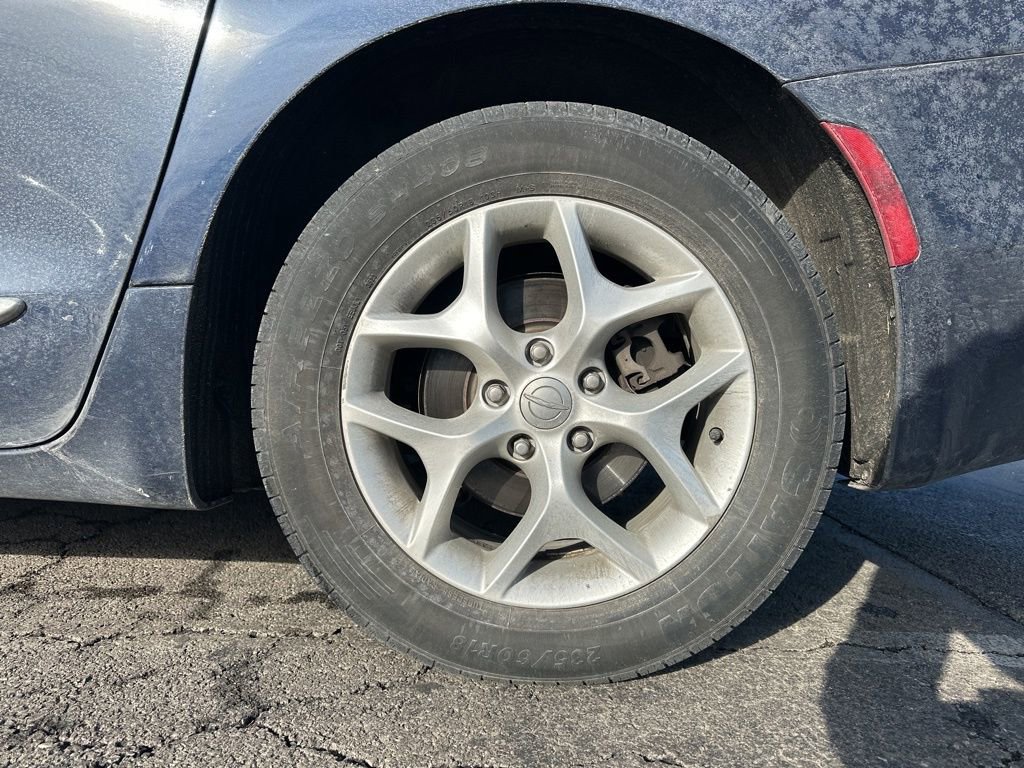 Used 2017 Chrysler Pacifica Touring-L w/ Tire & Wheel Group image 5