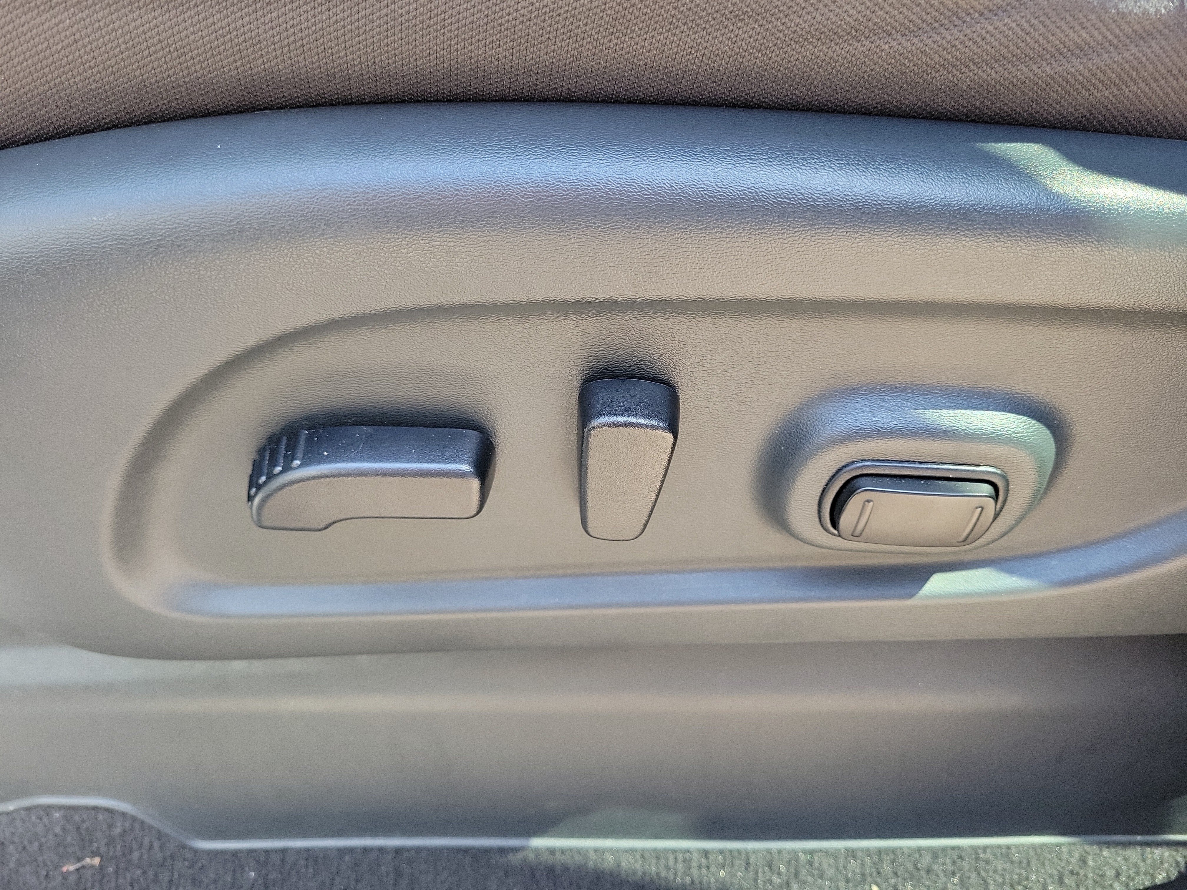 Certified 2024 Nissan Titan SV w/ SV Convenience Package RWD image 12
