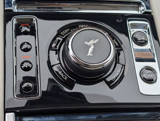 Used 2019 Rolls-Royce Cullinan image 2