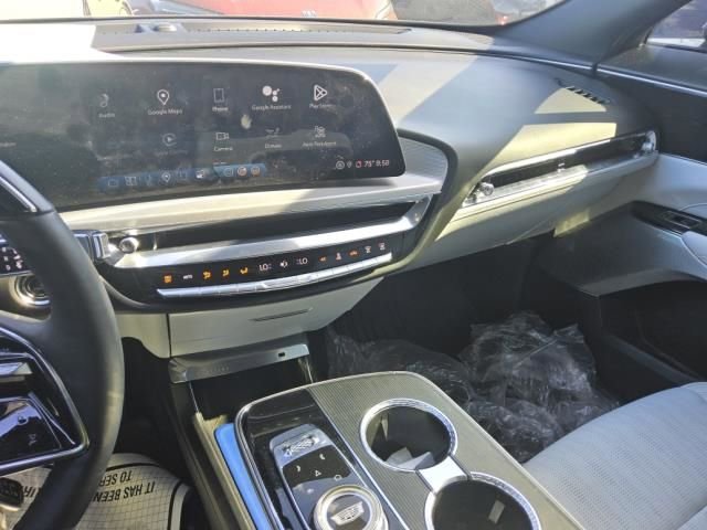 Used 2024 Cadillac Lyriq Luxury RWD image 3