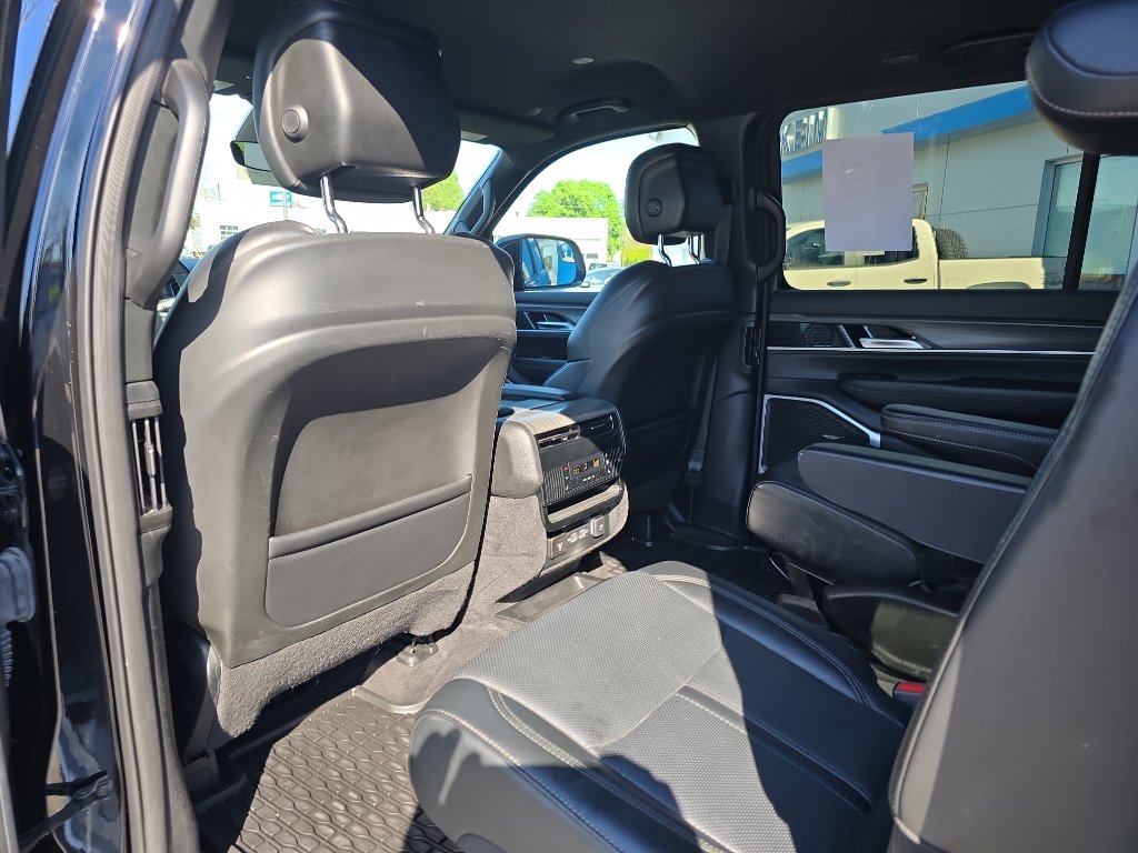 Used 2024 Jeep Wagoneer Series II AWD/4WD image 12