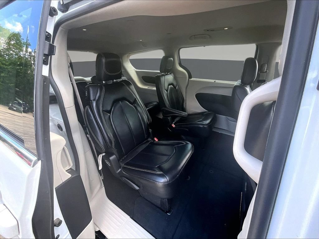 Used 2024 Chrysler Pacifica Touring-L FWD image 28