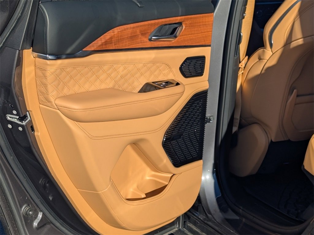 Used 2022 Jeep Grand Cherokee Summit image 18