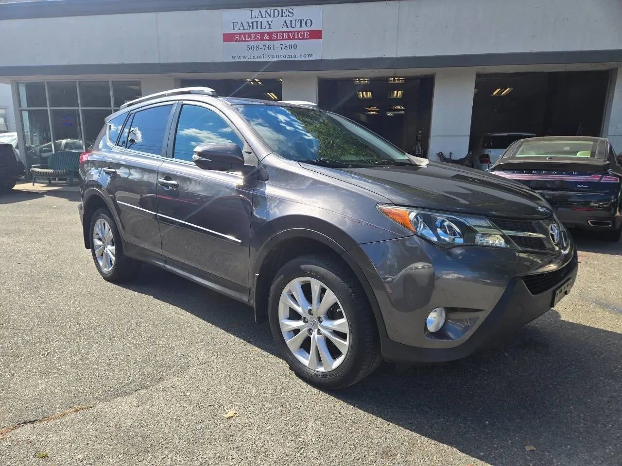 Used 2014 Toyota RAV4 Limited image 41