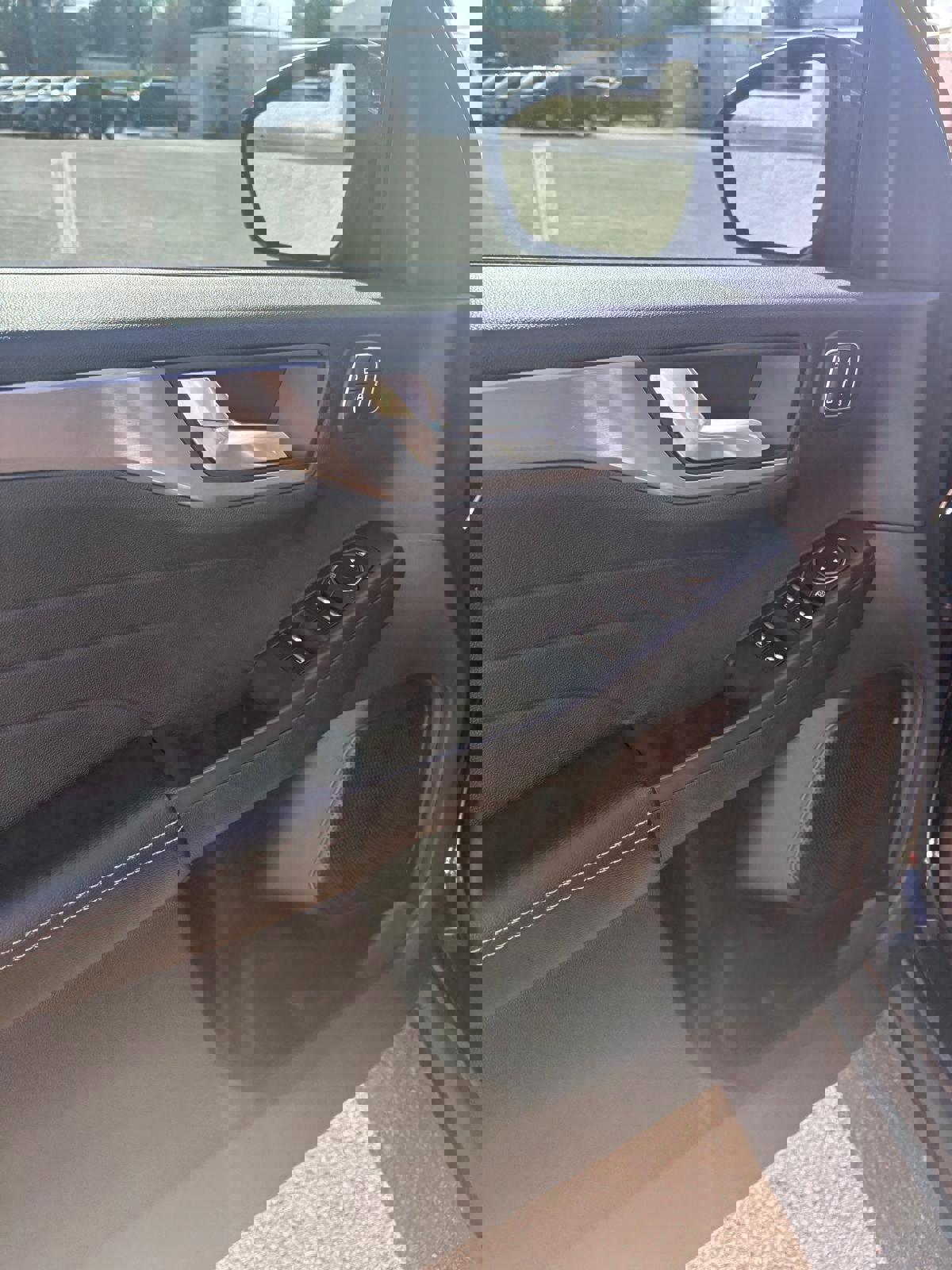 Used 2022 Ford Escape Titanium w/ Class II Trailer Tow Package image 8