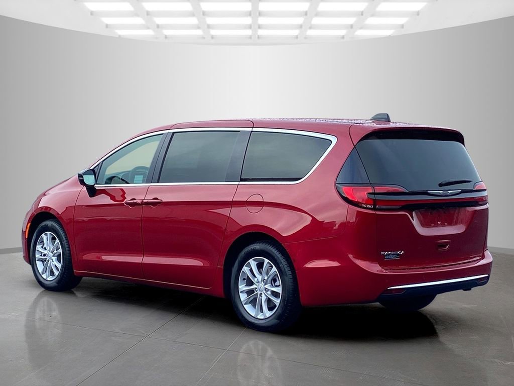 New 2026 Chrysler Pacifica Select image 3