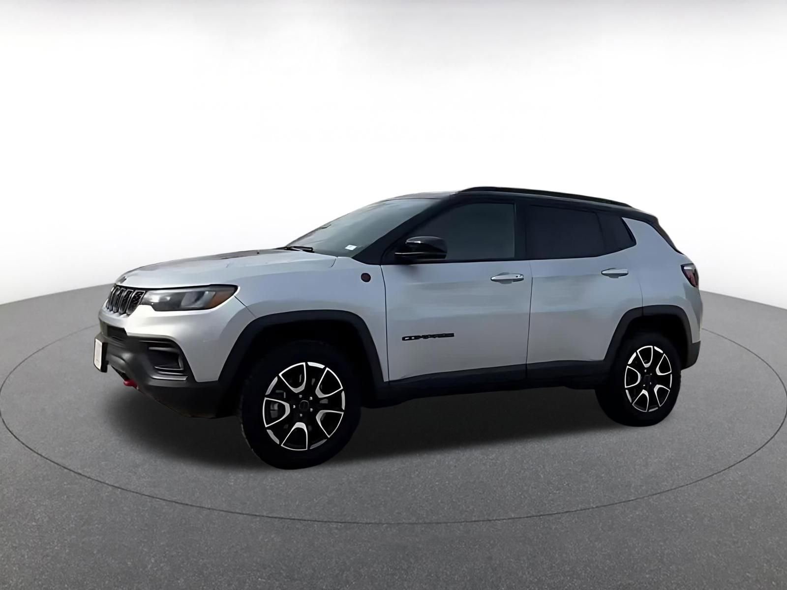 Used 2025 Jeep Compass Trailhawk image 7