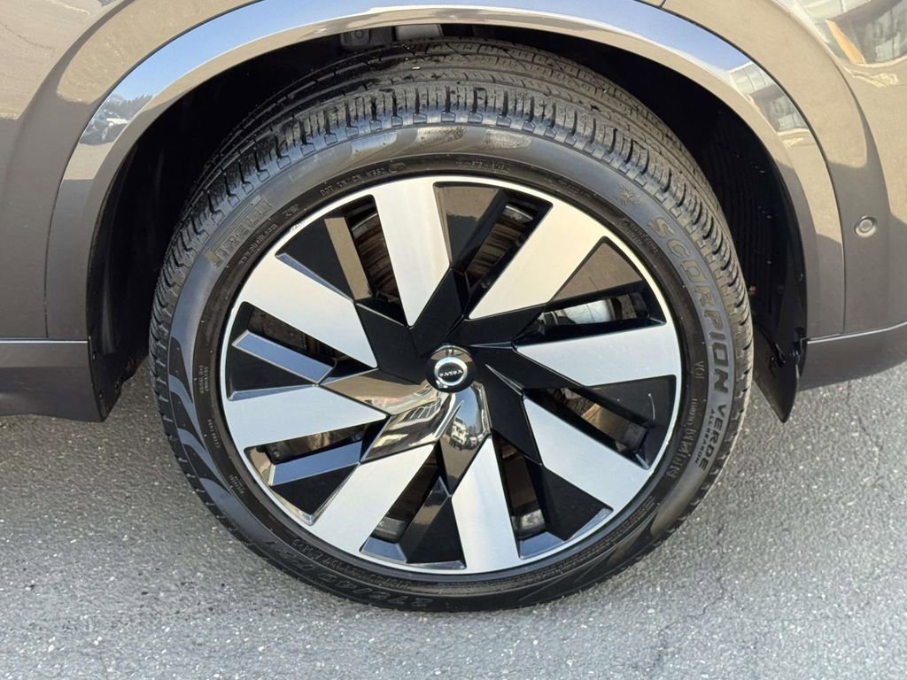 Certified 2024 Volvo XC90 T8 Plus w/ Protection Package Premier image 6