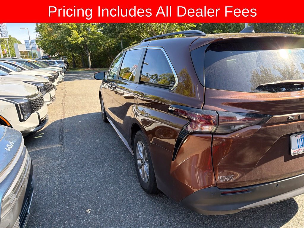 Used 2023 Toyota Sienna XLE FWD image 4