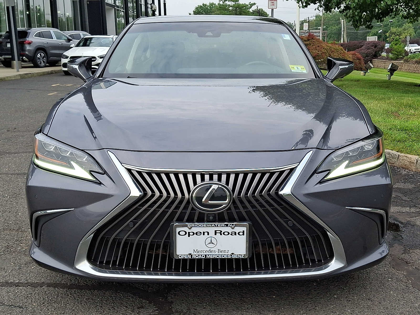 Used 2019 Lexus ES 350 Ultra Luxury w/ Accessory Package 2 FWD image 2