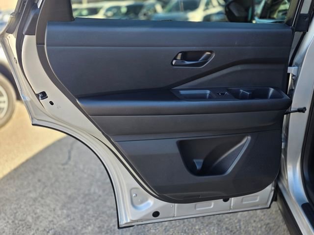 Used 2023 Nissan Pathfinder S image 17