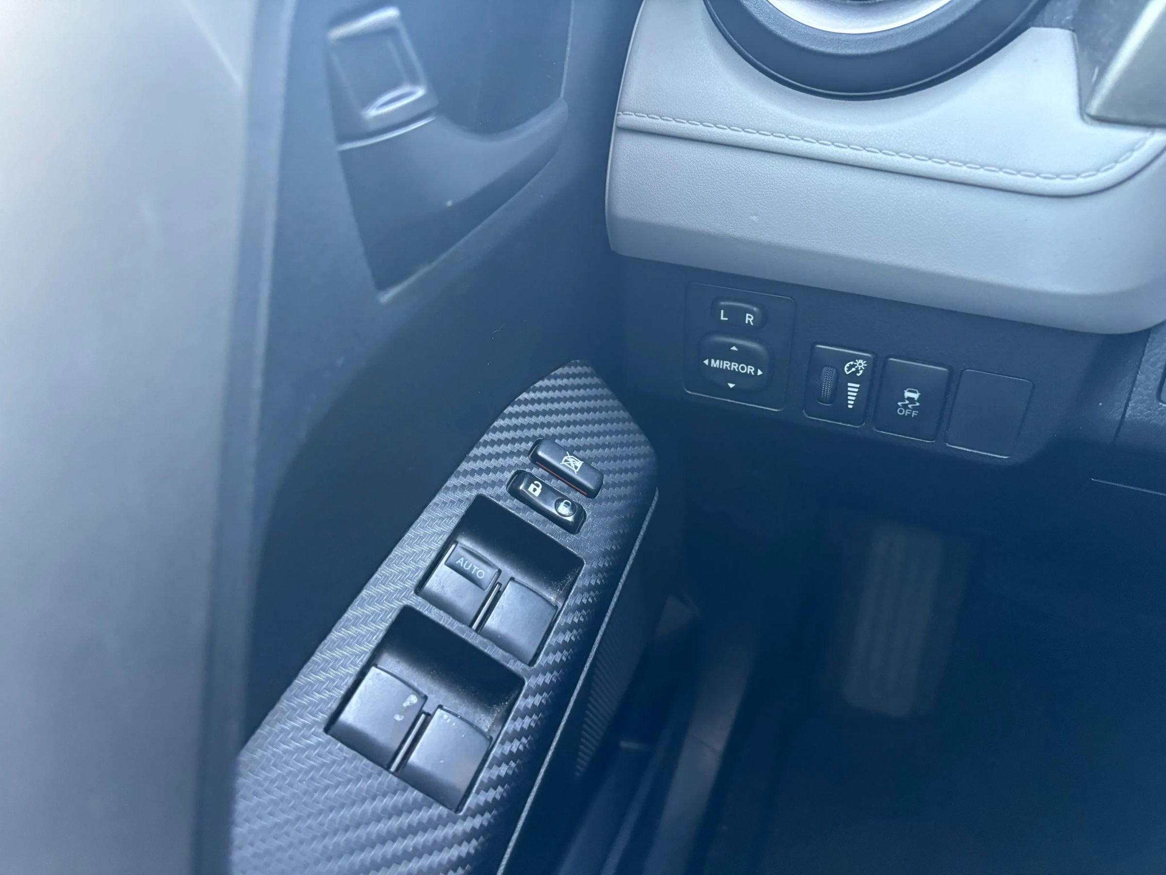 Used 2013 Toyota RAV4 LE image 15