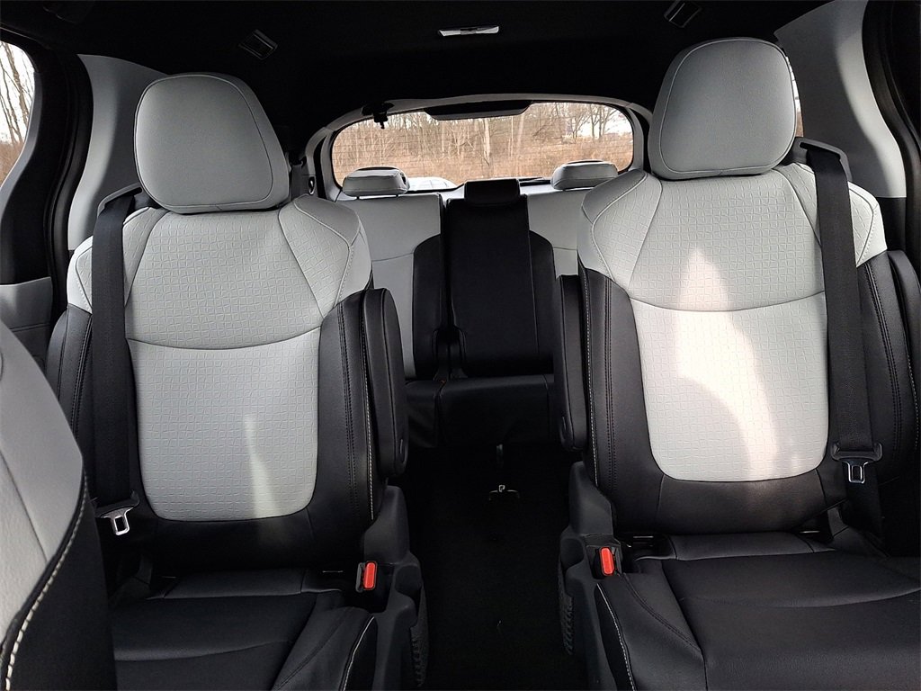 New 2026 Toyota Sienna XSE image 13