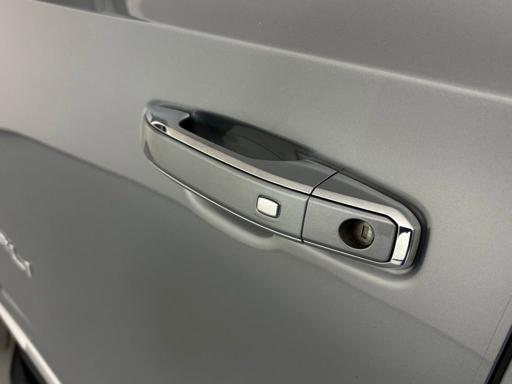 Used 2025 GMC Yukon Denali image 12