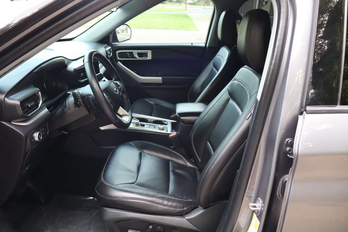 Used 2021 Ford Explorer XLT w/ Equipment Group 202A AWD/4WD image 18