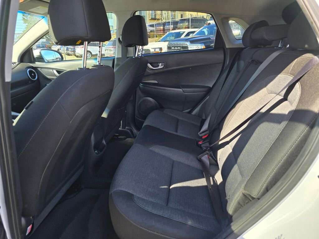 Used 2023 Hyundai Kona SE w/ Cargo Package image 17