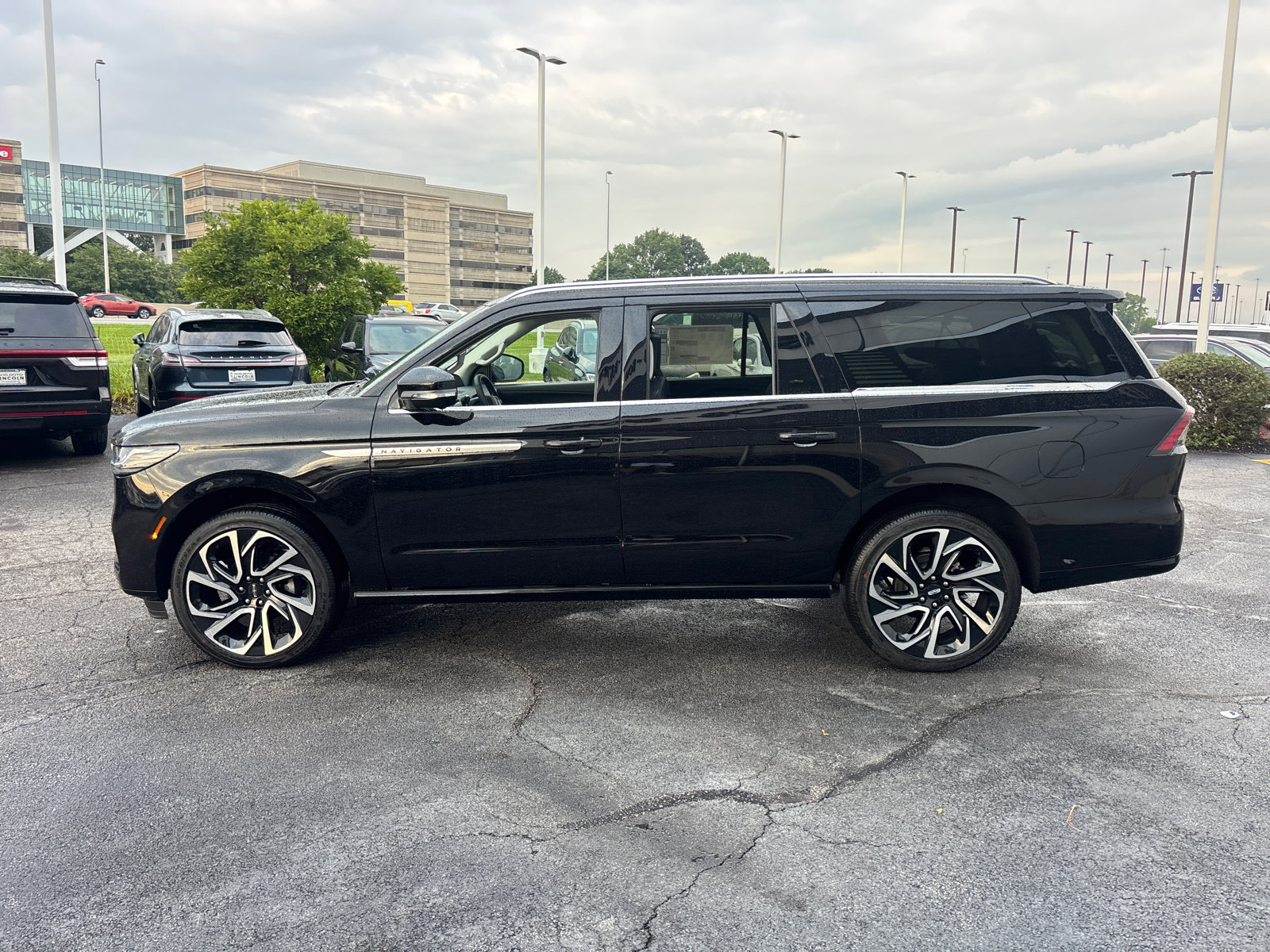 New 2027 Lincoln Navigator L Reserve AWD/4WD image 4