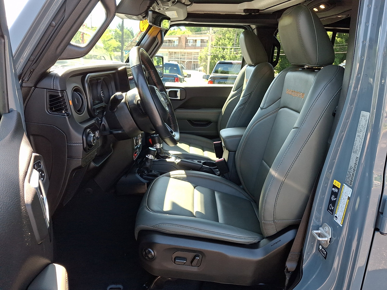 Used 2024 Jeep Gladiator Mojave AWD/4WD image 14