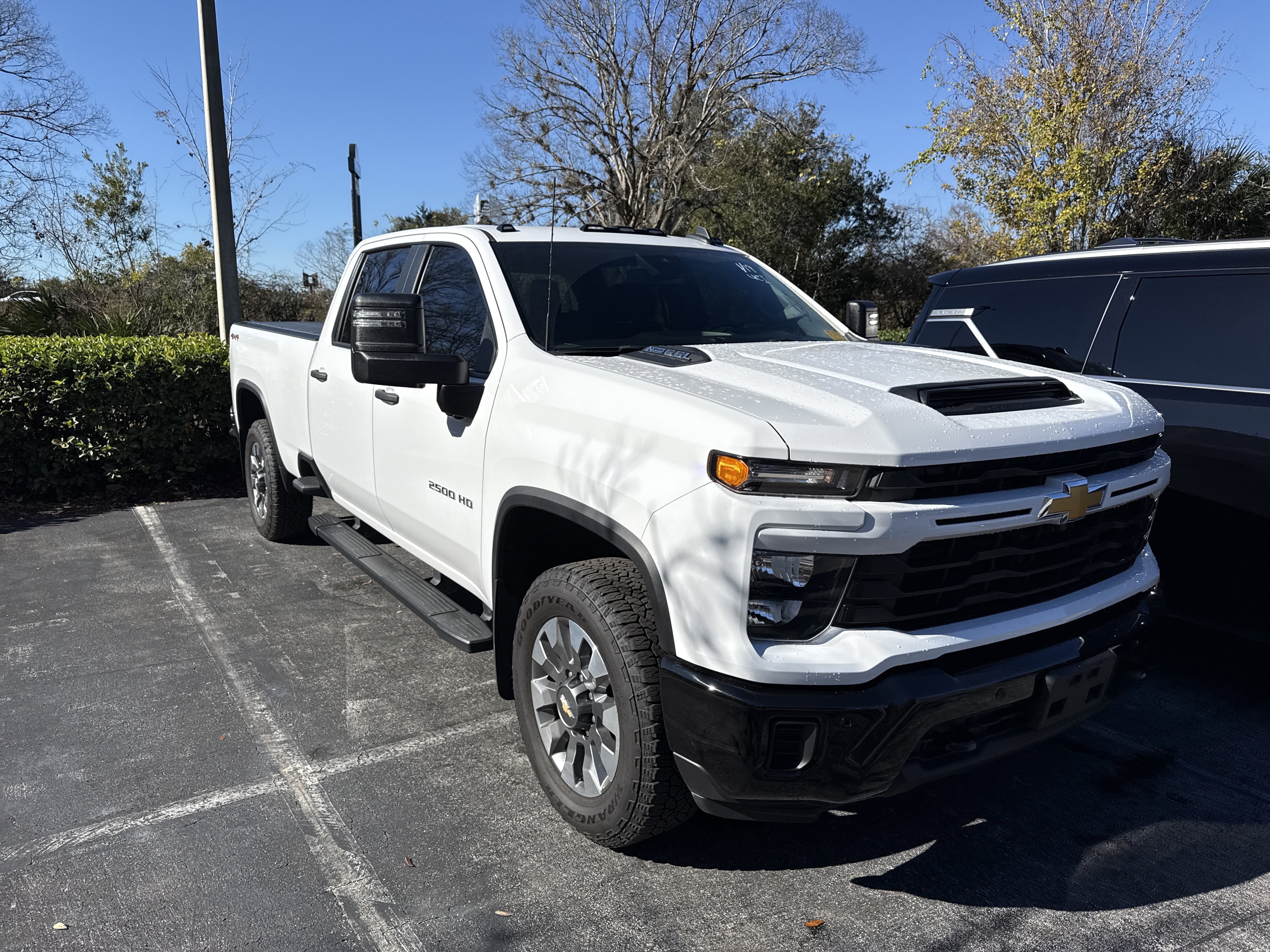 Used 2025 Chevrolet Silverado 2500 Custom w/ Custom Value Package image 2