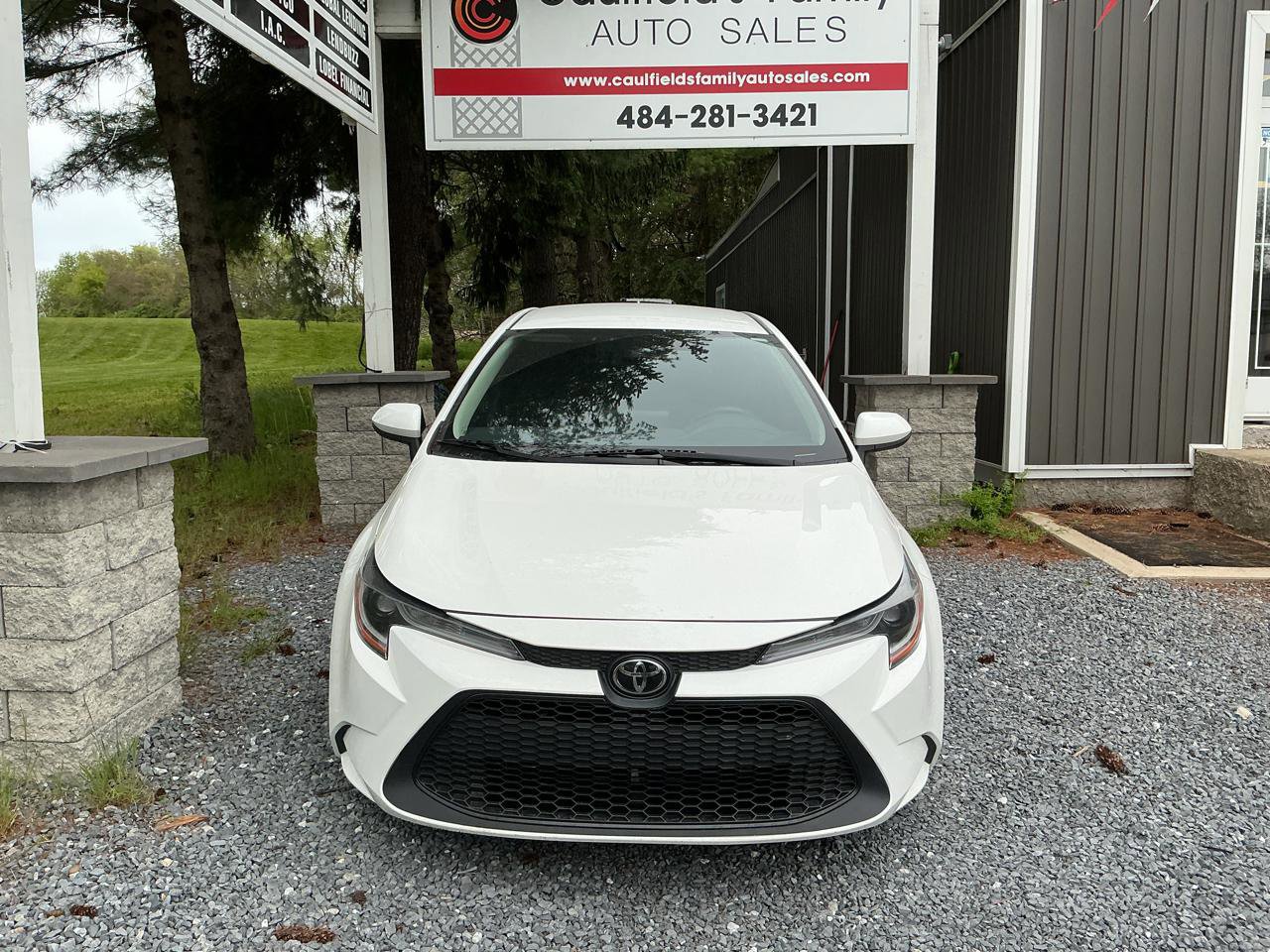 Used 2022 Toyota Corolla LE FWD image 2