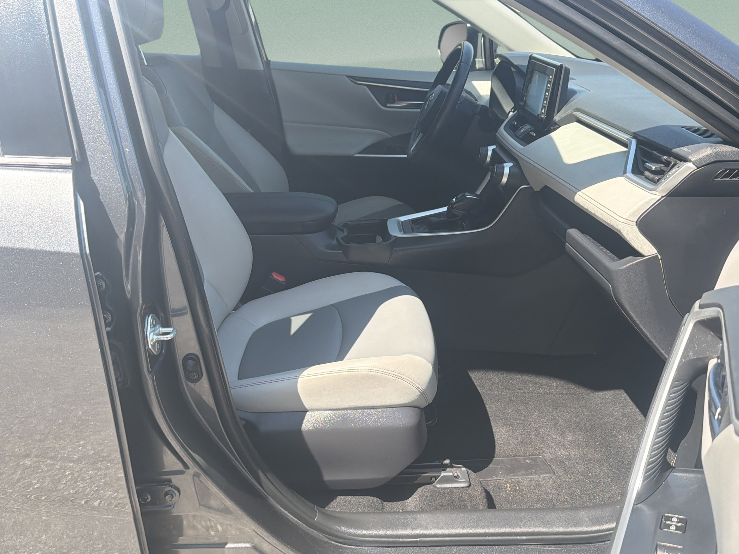 Used 2019 Toyota RAV4 XLE Premium FWD image 26