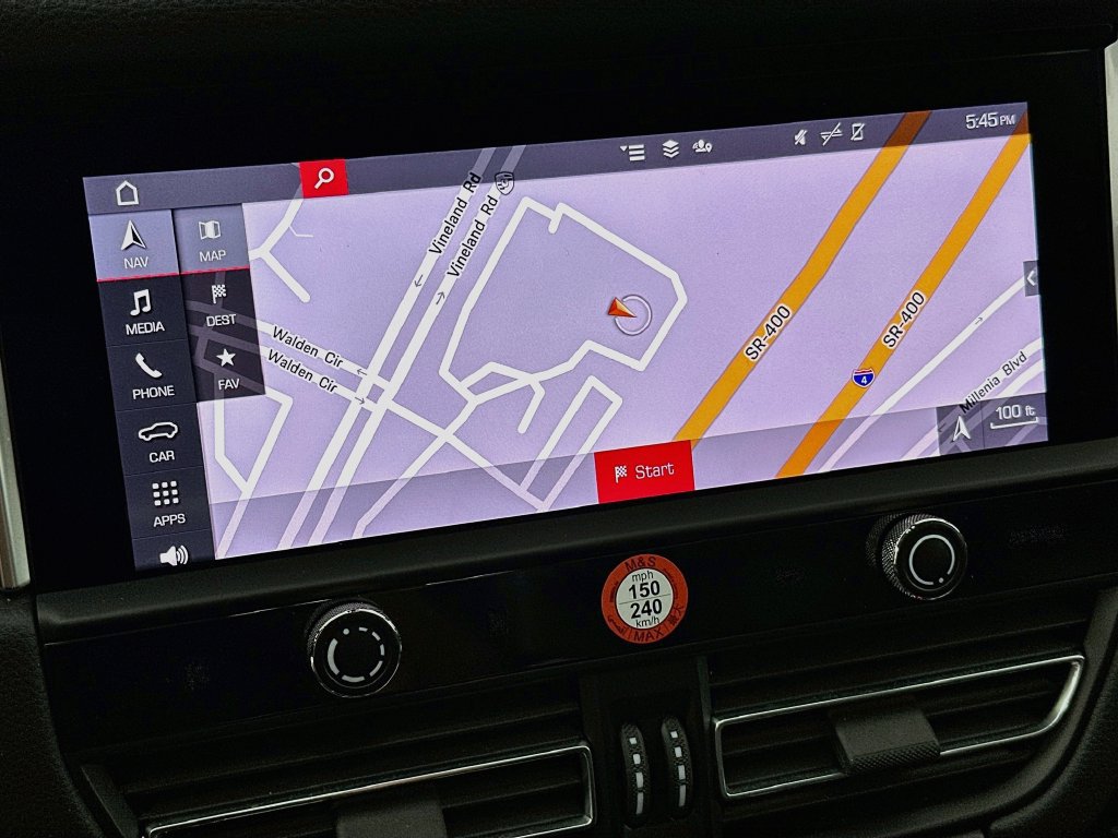 Certified 2024 Porsche Macan AWD/4WD image 16