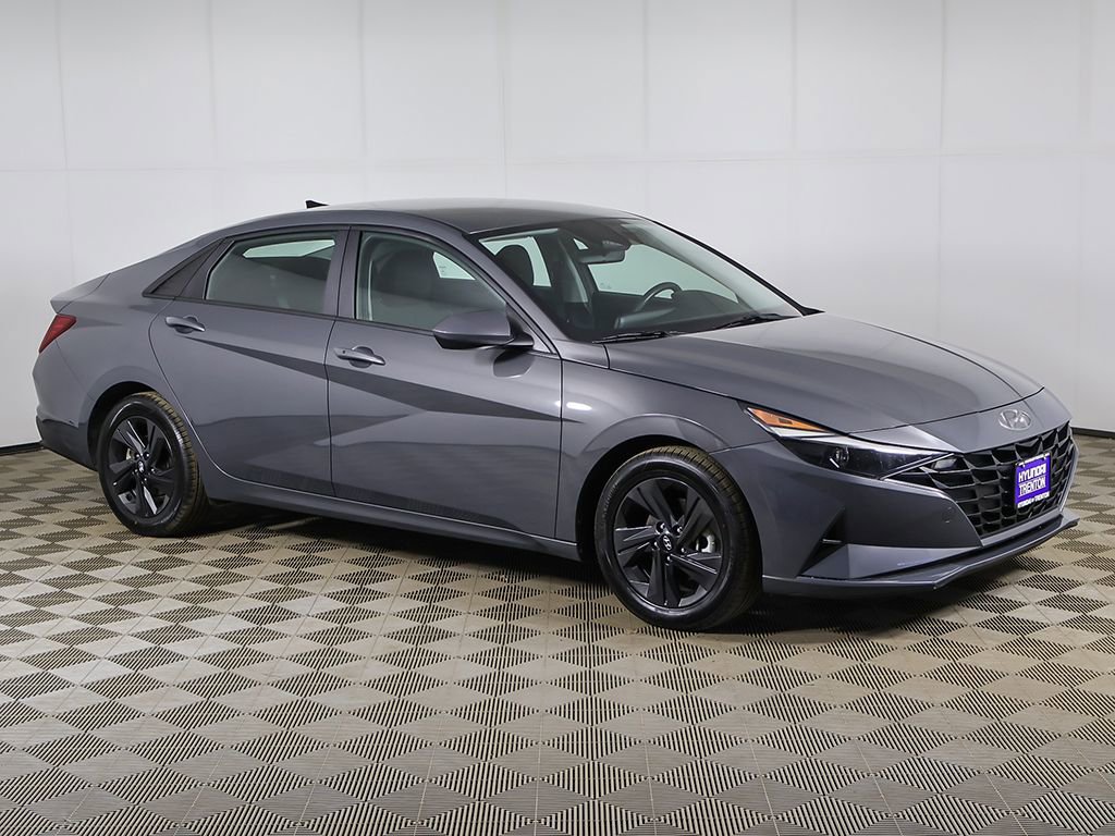 Used 2023 Hyundai Elantra SEL w/ Cargo Package image 39