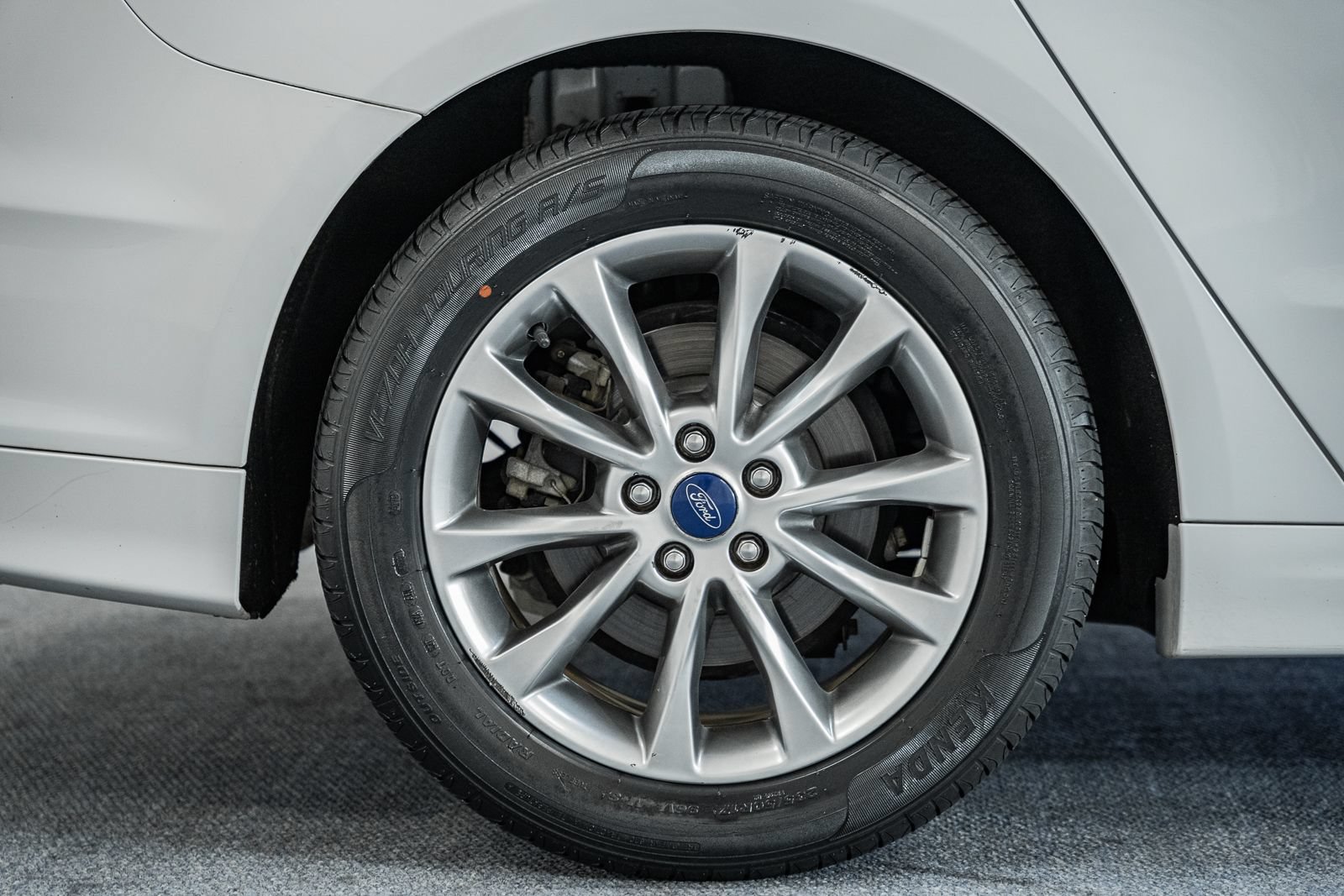Used 2017 Ford Fusion SE FWD image 19