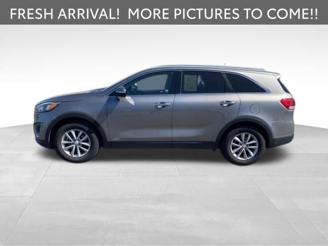 Used 2017 Kia Sorento AWD w/ LX Convenience Package image 6
