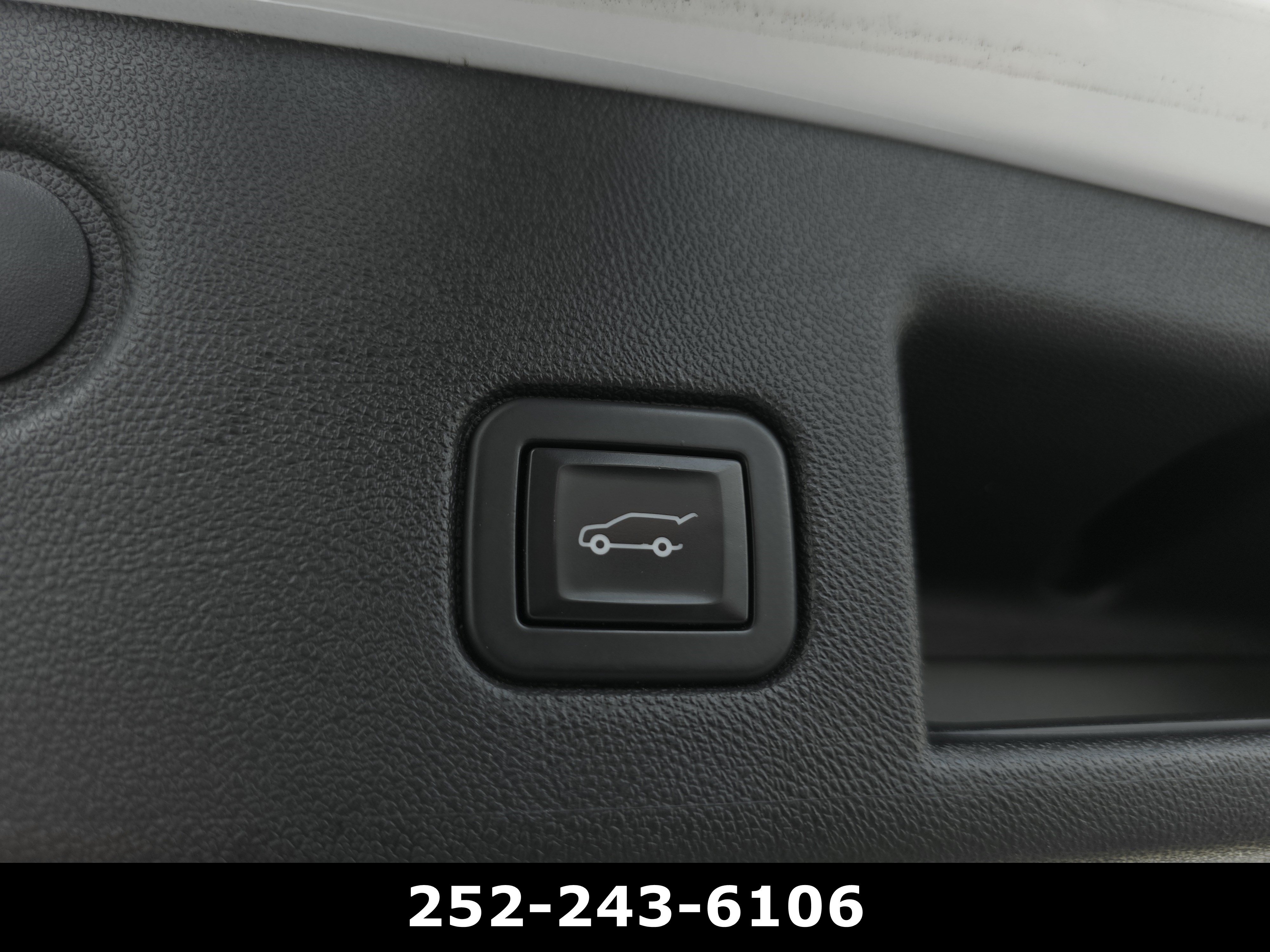 Used 2020 Chevrolet Equinox Premier FWD image 34