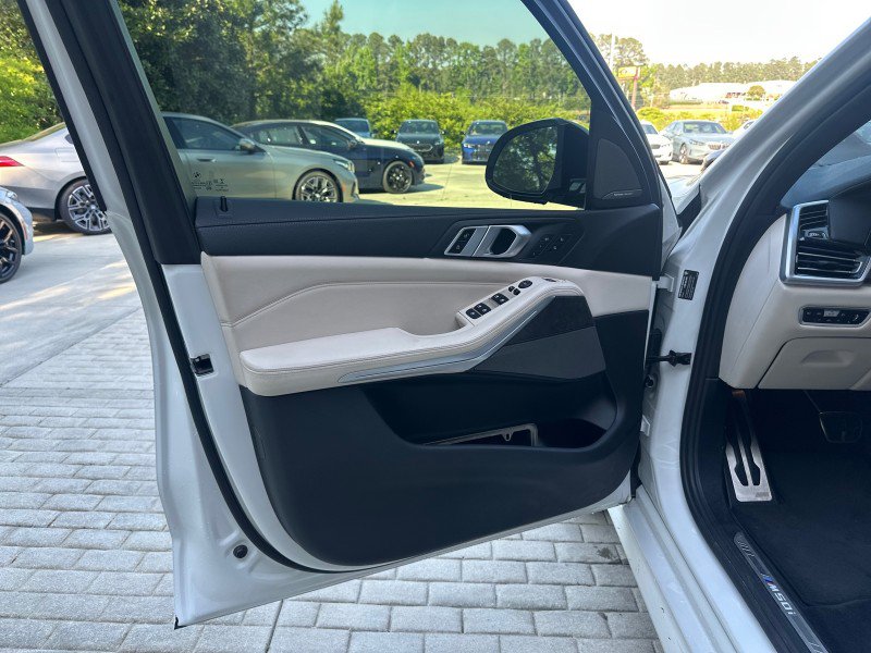 Used 2021 BMW X5 M50i image 23