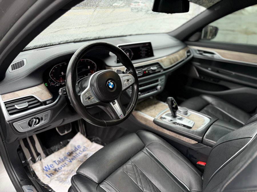 Used 2020 BMW 740i xDrive w/ M Sport Package image 15