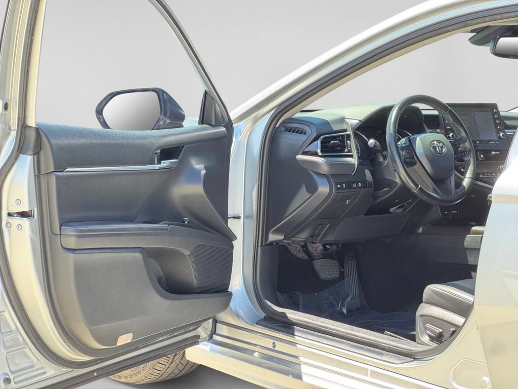 Used 2022 Toyota Camry XSE w/ Navigation Upgrade Package FWD image 9