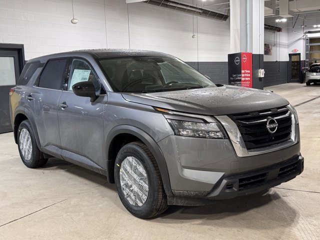 New 2025 Nissan Pathfinder S image 2