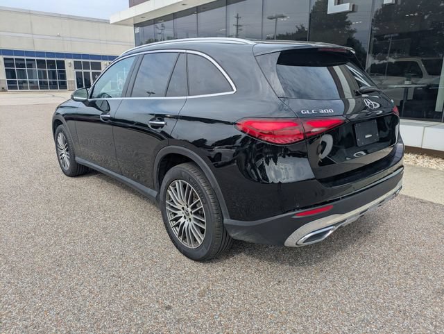Used 2025 Mercedes-Benz GLC 300 4MATIC image 4