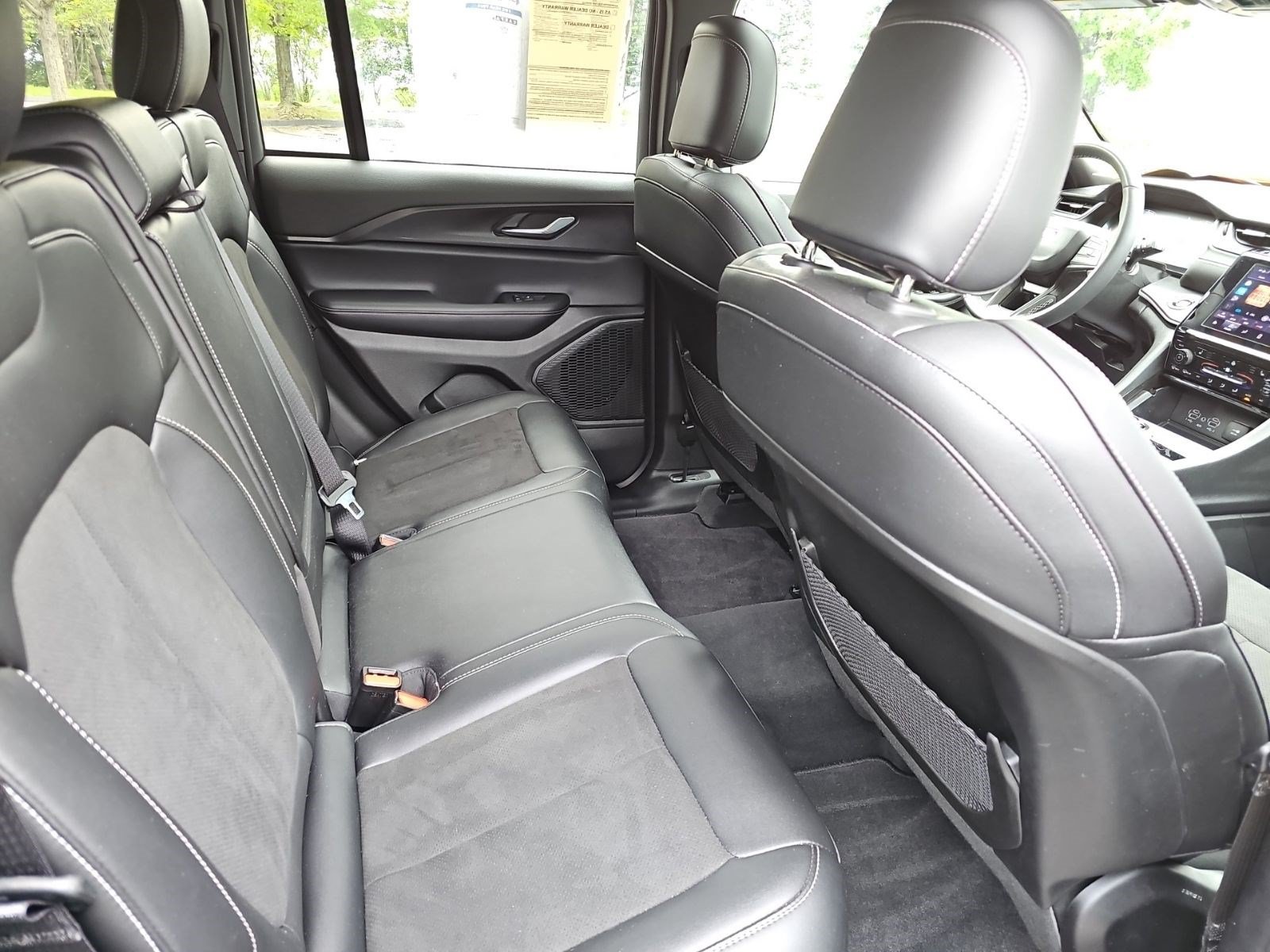 Used 2025 Jeep Grand Cherokee Altitude AWD/4WD image 15
