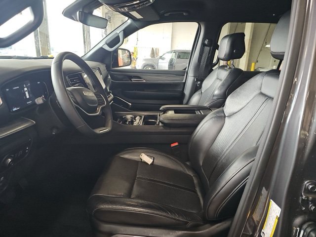 Used 2023 Jeep Wagoneer Series II AWD/4WD image 9