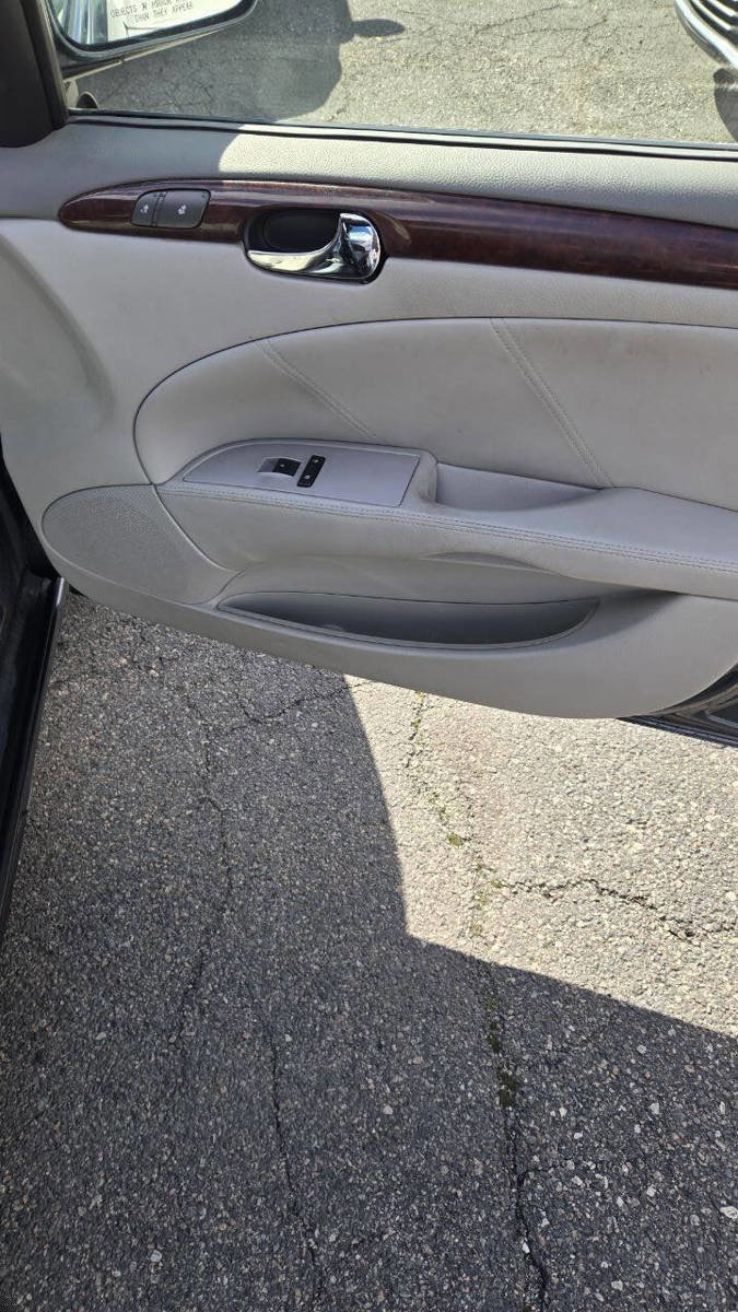 Used 2010 Buick Lucerne CXL image 14