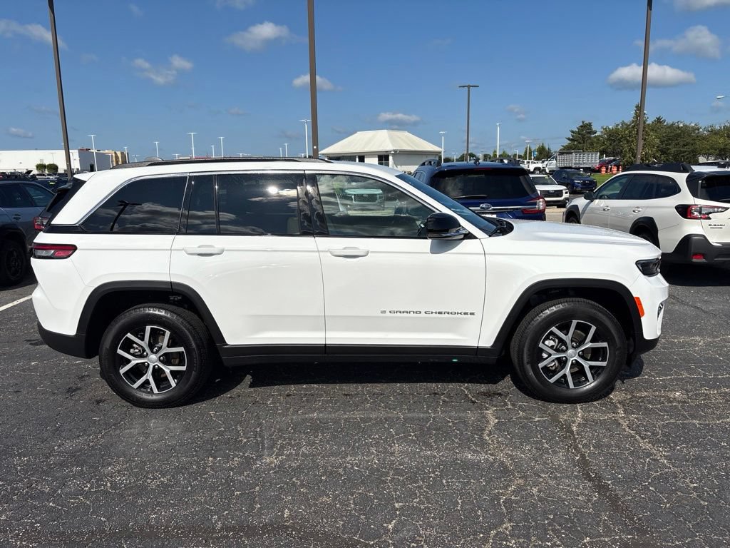 Used 2024 Jeep Grand Cherokee Limited RWD image 2