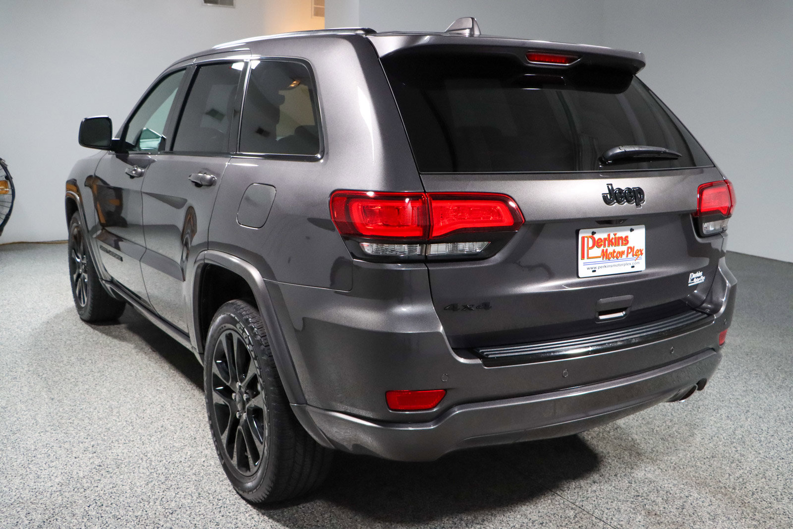 Used 2018 Jeep Grand Cherokee Altitude image 9