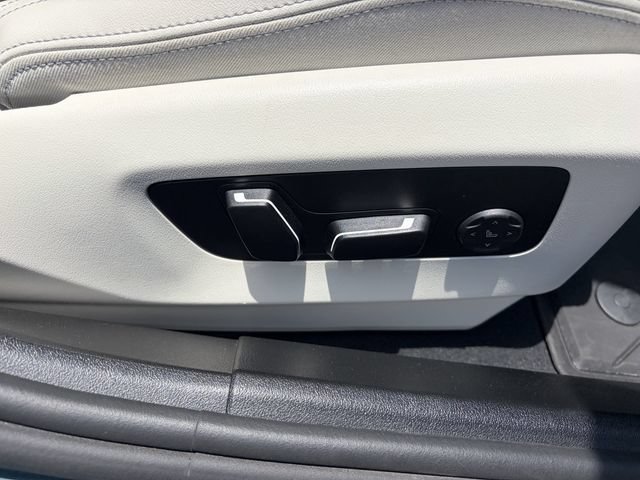 Used 2025 BMW 530i RWD image 13